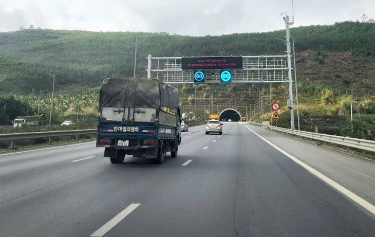 Bộ Xây dựng chấp thuận mức thu phí 5 đoạn tuyến đường cao tốc Bắc - Nam