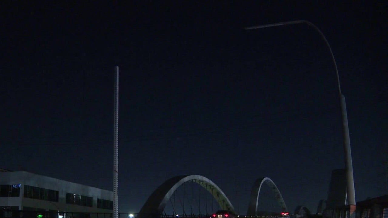 FOX 11 exclusive: Copper wire thefts leave LA streets dark as police ...