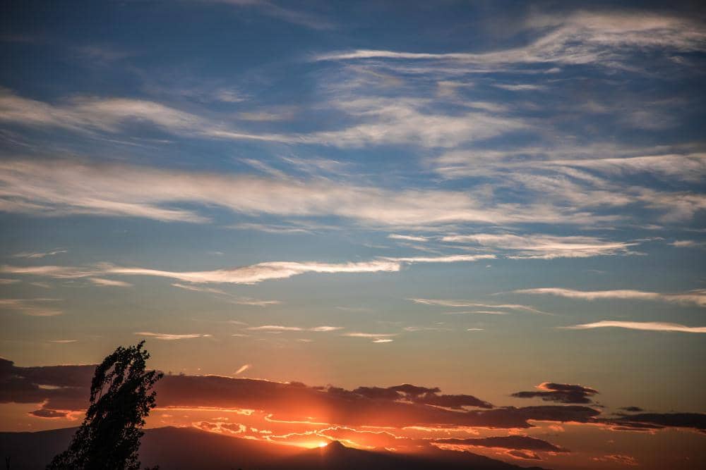 AA1X6uJT Mengapa Langit Senja Saat Berbuka Berwarna Berbeda?