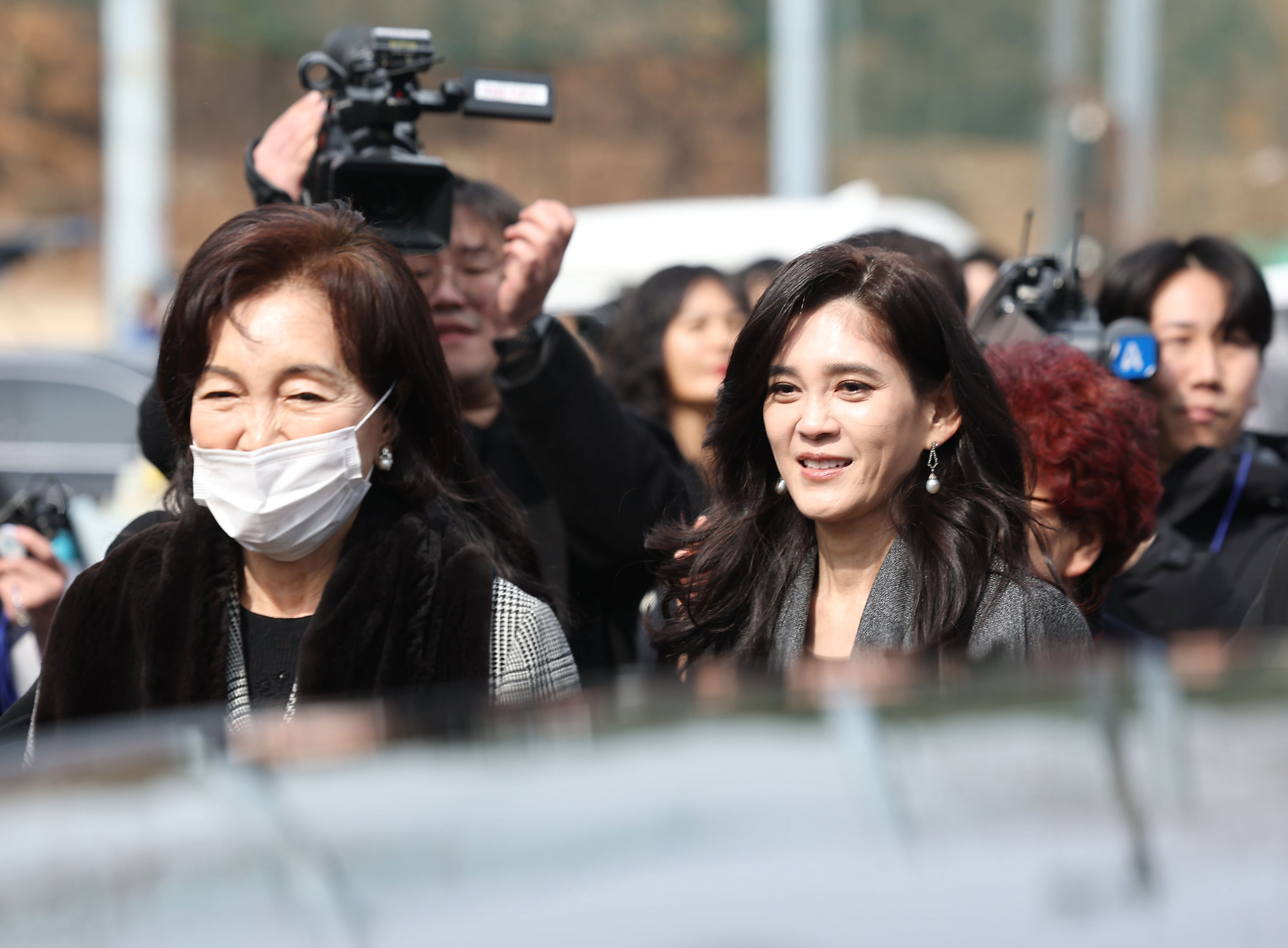 Lee Boo-jin Attends Son's Seoul National University Entrance