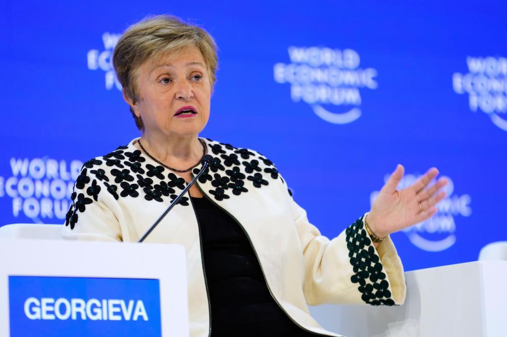 IMF sees 'buoyant' US economy accelerating this year but warns of risks ...
