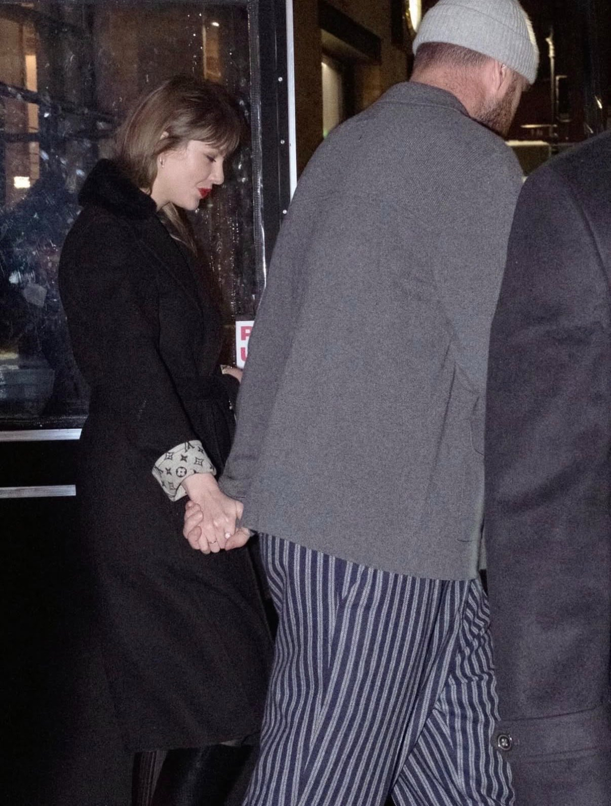 Taylor Swift hẹn hò ăn tối với chồng sắp cưới sau trận bão tuyết lịch sử