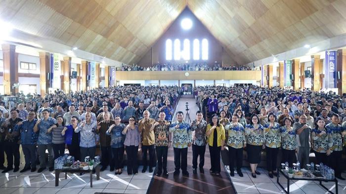 AA1X73yU Bangkitkan Semangat Mahasiswa Unklab, Gubernur YSK: Jadi Generasi Inovatif, Bukan Pasif