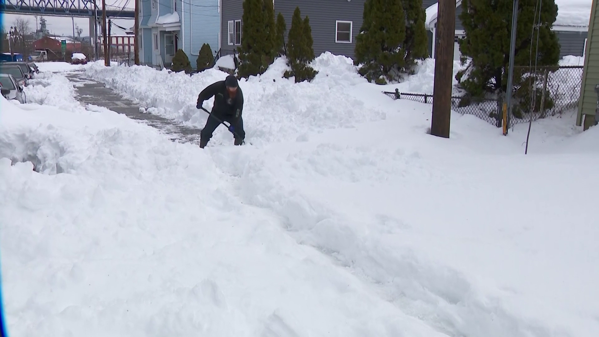 Mass. school districts cancel classes for Thursday, Friday<br><br>