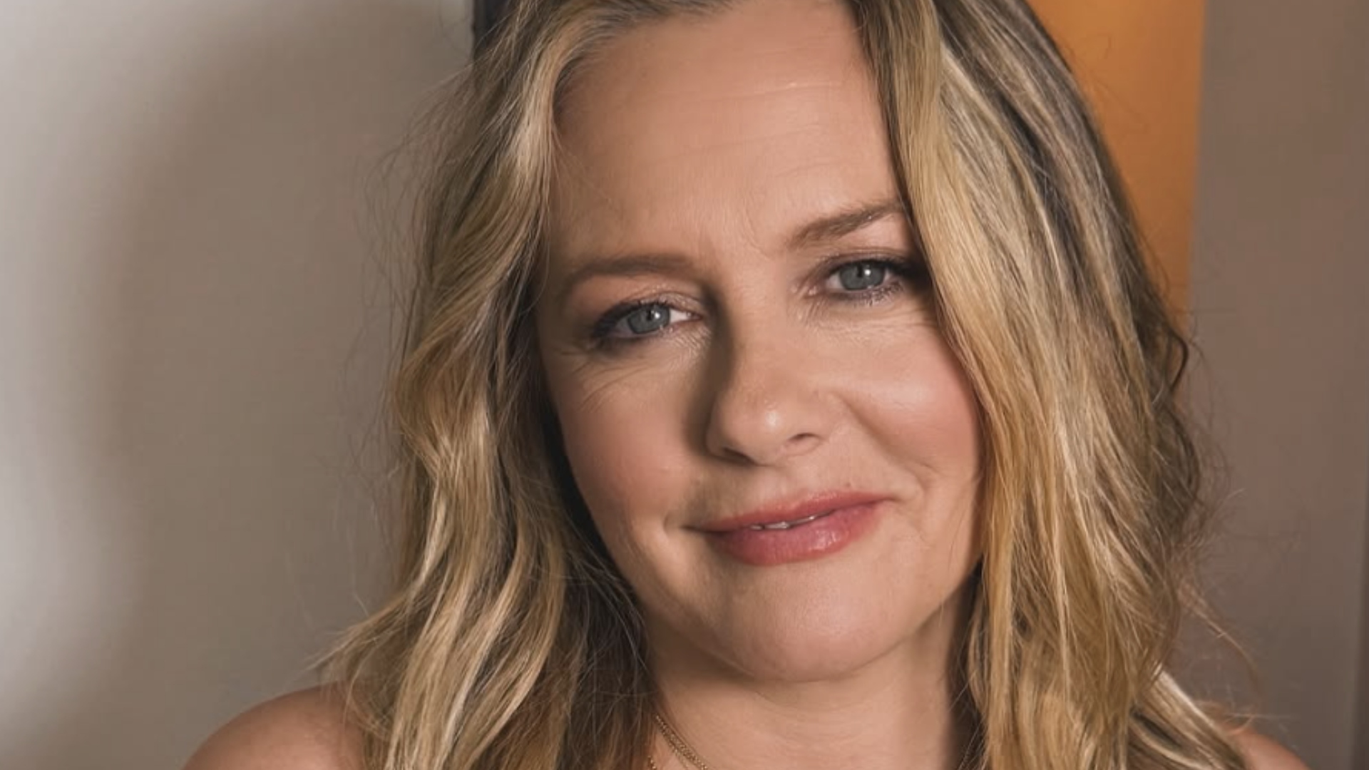 At 49, Alicia Silverstone caused a sensation in a sculpted dress