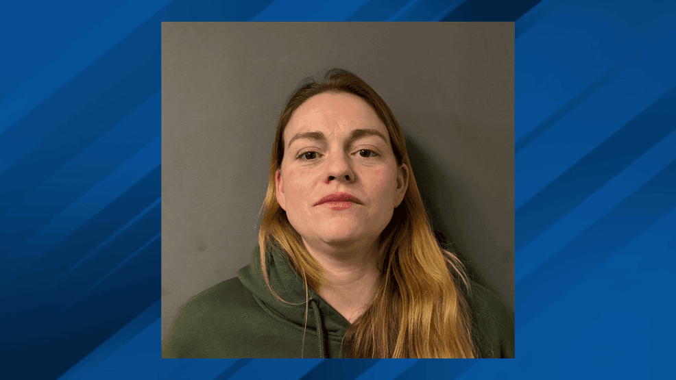 Mother accused of abandoning children in hotel room