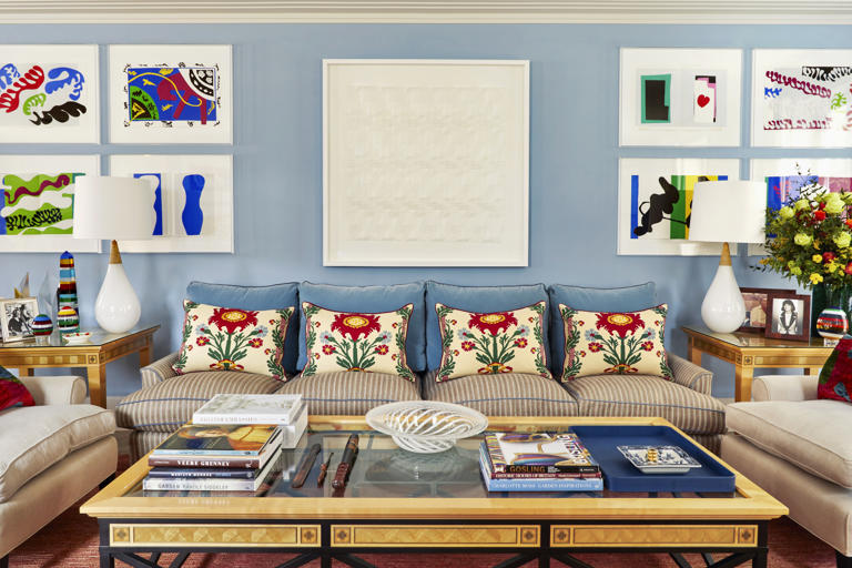 How to choose wall art for the living room