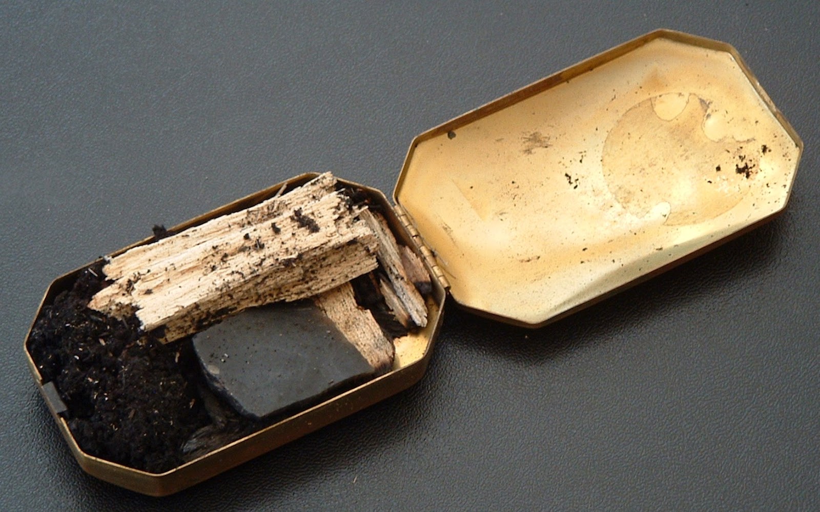 30 common household objects in colonial America