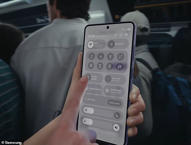Screen snoopers beware! Samsung's new phone has a built-in privacy ...