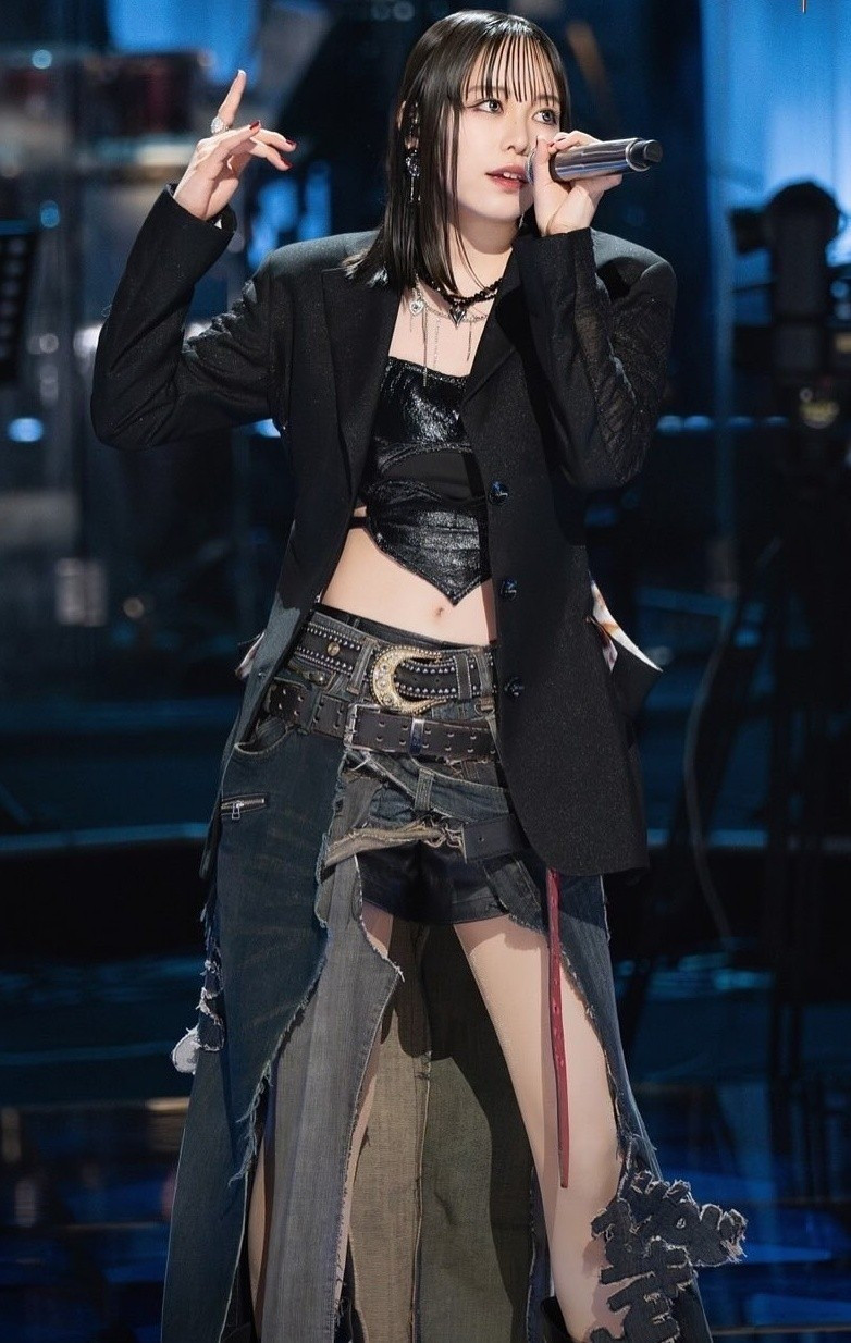 Ca sĩ Nhật Bản đối đầu Phương Mỹ Chi