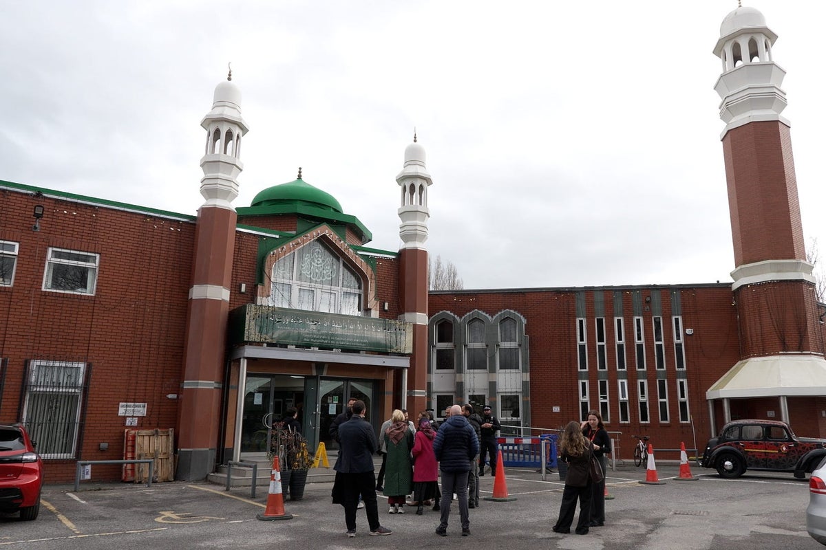 Charges laid after man with axe reported entering mosque during prayer