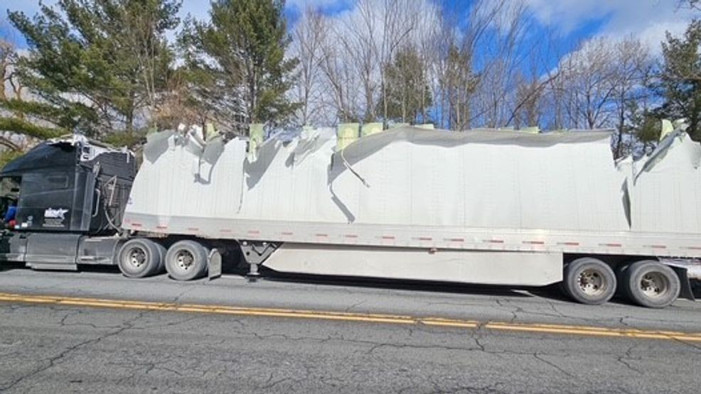 Trailer top ripped off after Florida man hits Glenridge Road train overpass