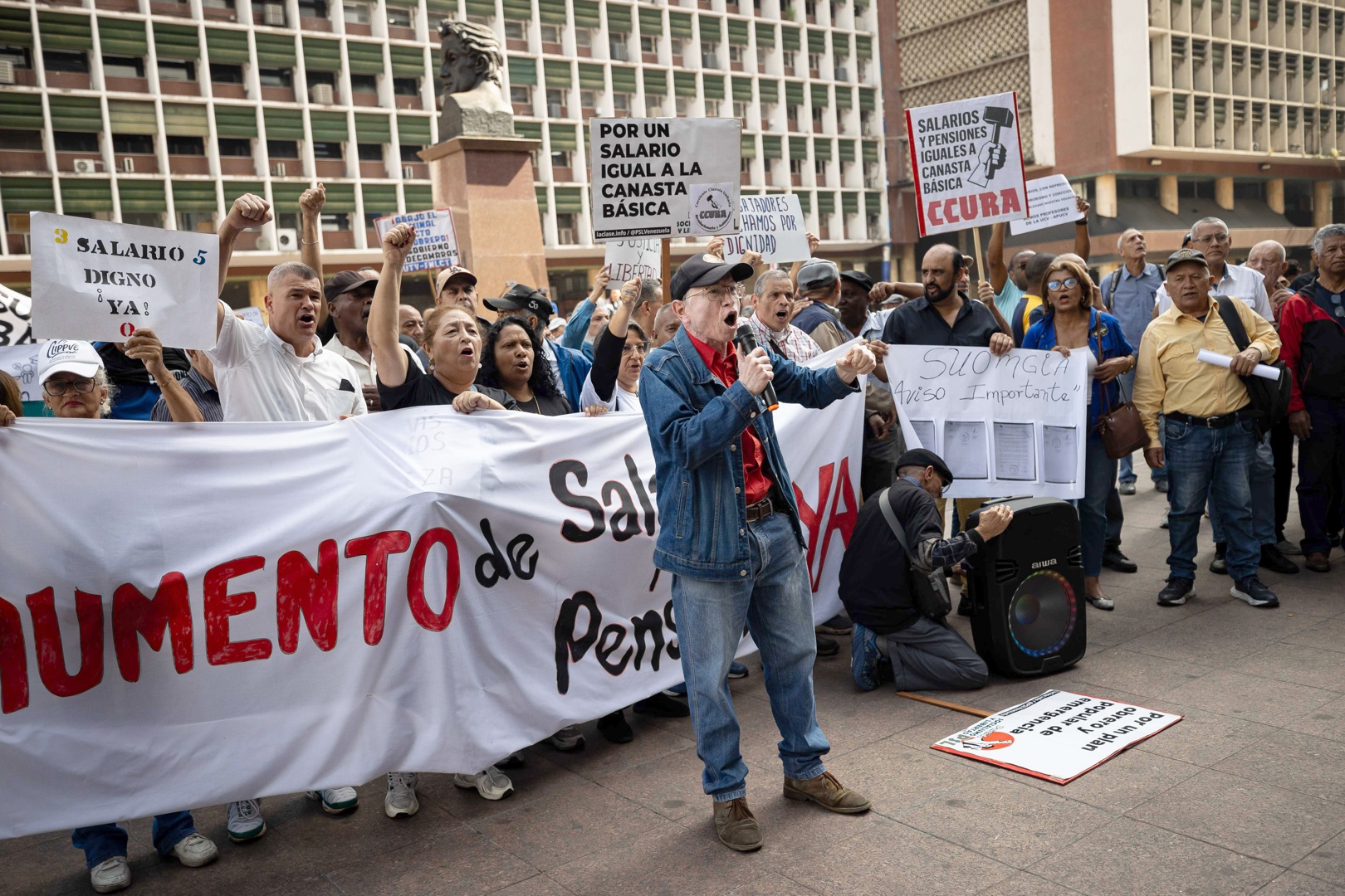 Sindicatos exigen respeto a los derechos laborales y aumentos de ...