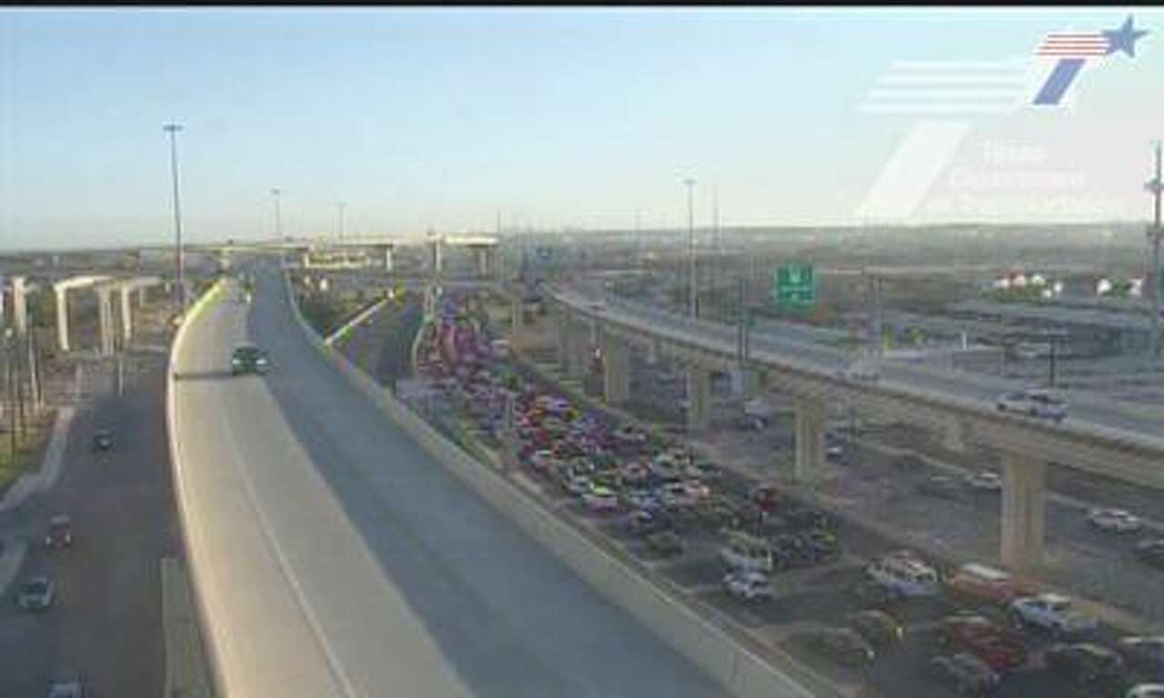 Major Loop 410 crash sparks hour-long delay in San Antonio