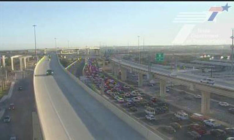 Major Loop 410 crash sparks hour-long delay in San Antonio