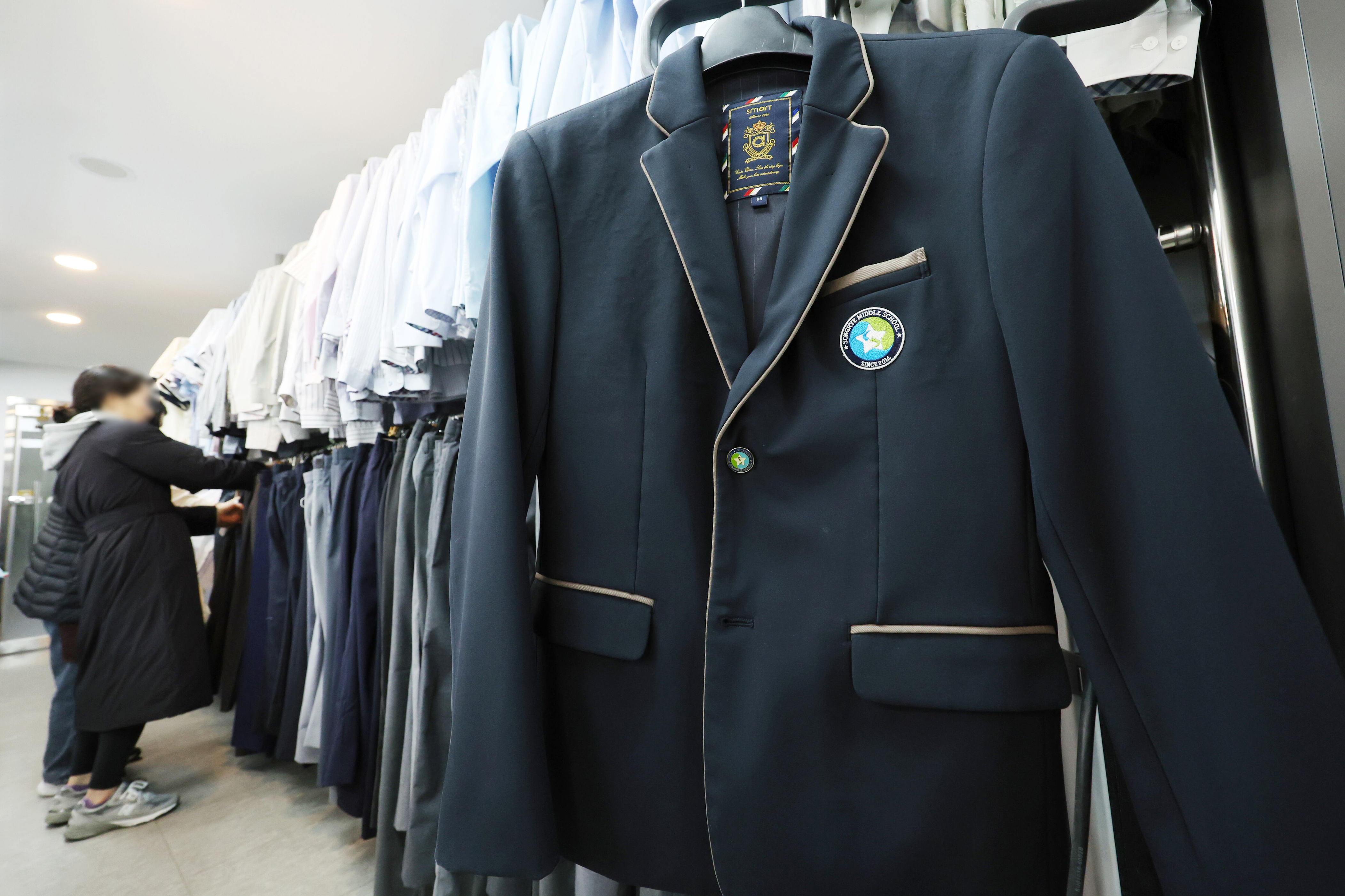 Government to discontinue formal uniforms, promote comfortable alternatives