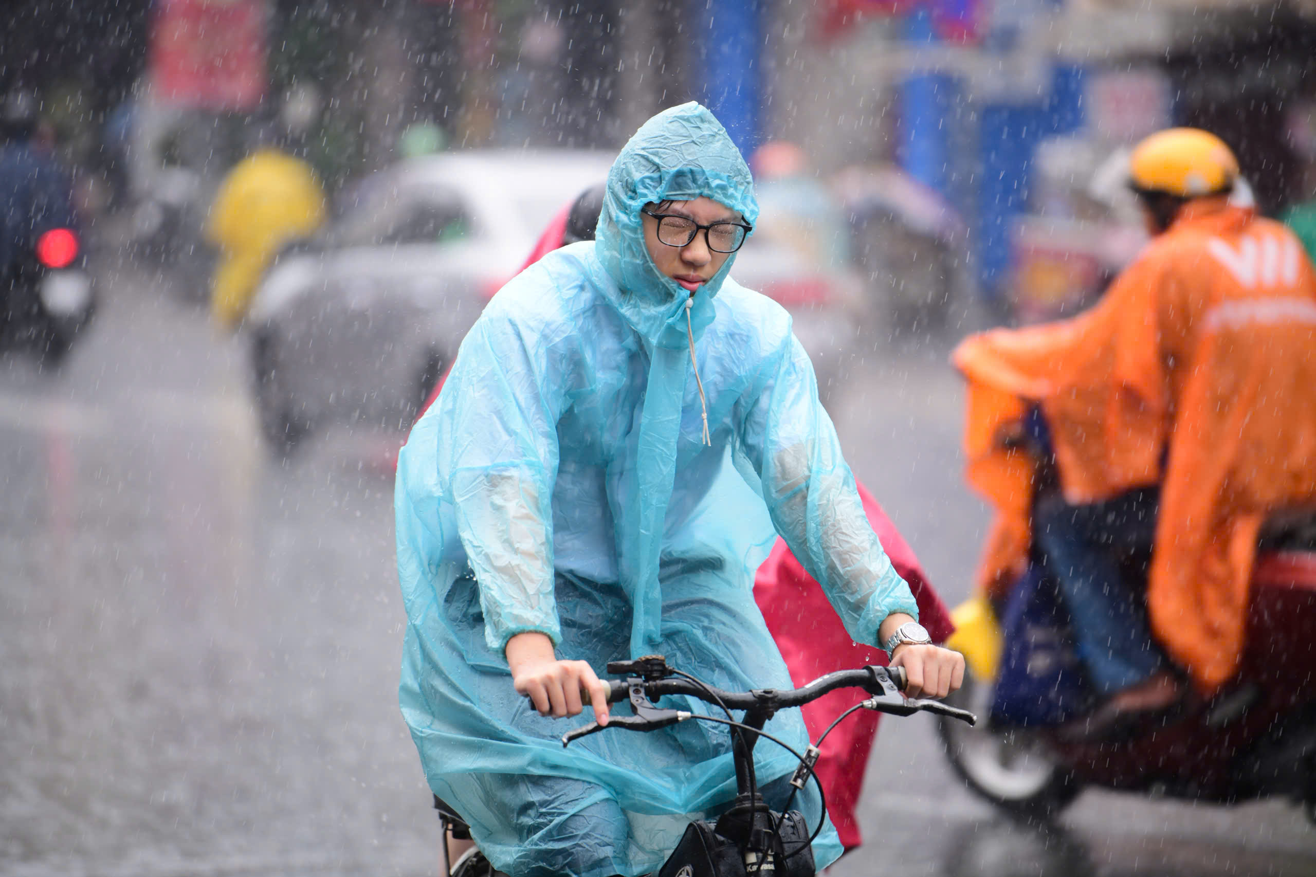 Thời tiết hôm nay 27-2: Bắc Bộ giảm mưa, Nam Bộ mưa trái mùa