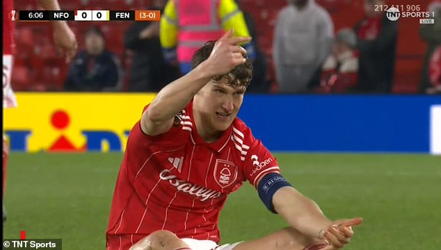 Ryan Yates suffers horror finger injury during Nottingham Forest's ...