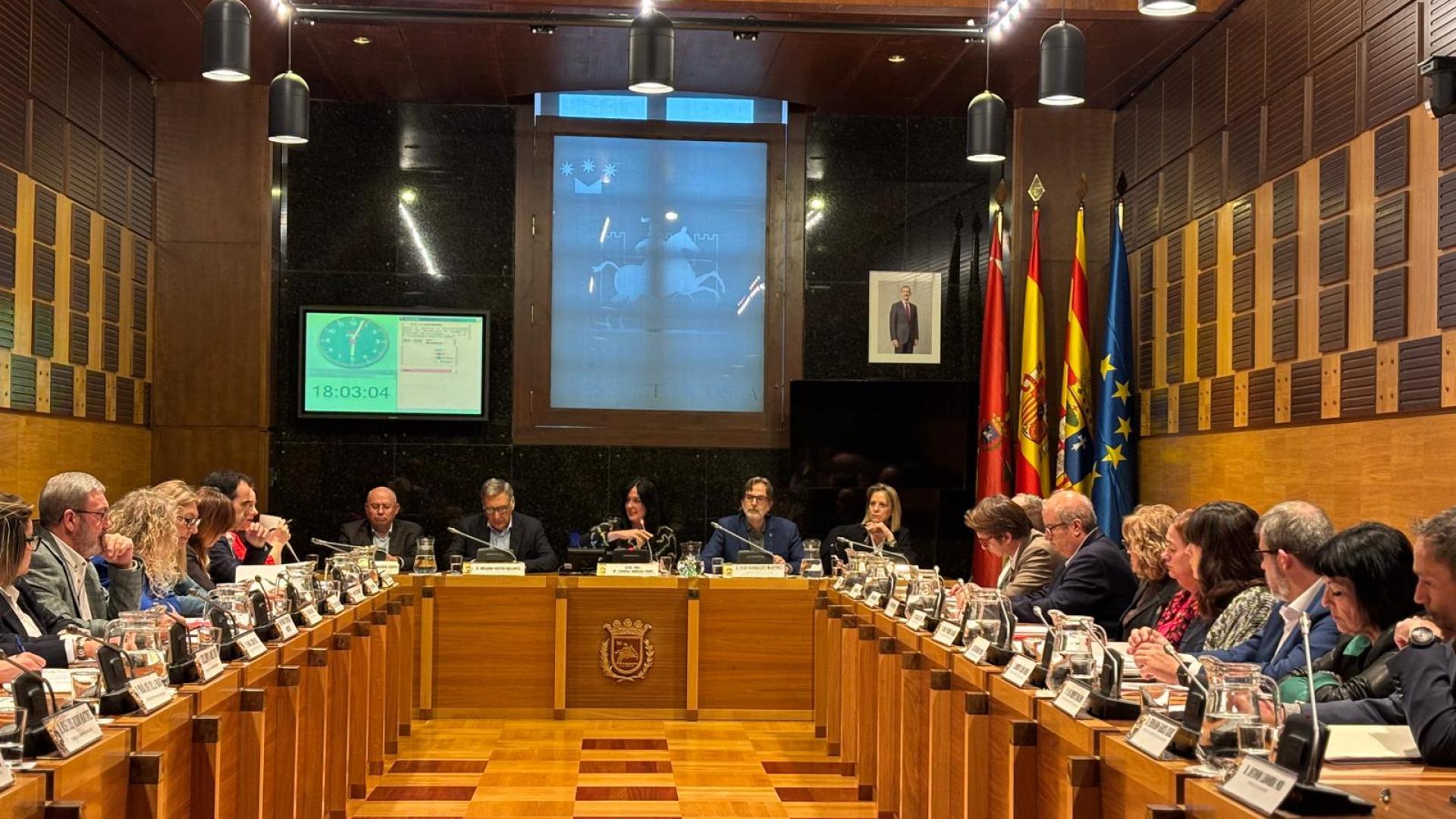 El PP respalda a Vox para prohibir el niqab y el burka en espacios ...