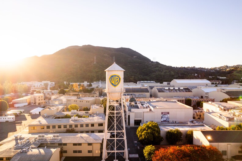 In reversal, Warner Bros. jilts Netflix for Paramount