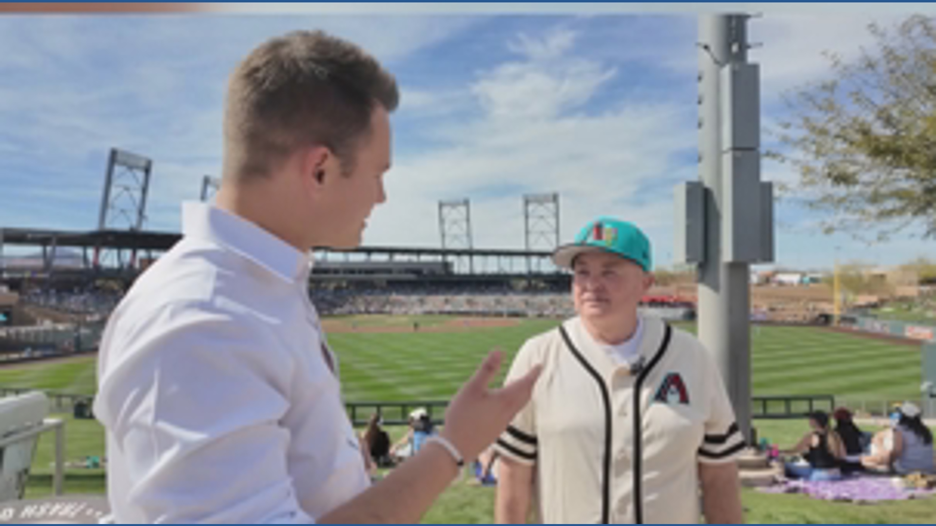 Valley visitors embrace the heat at spring training