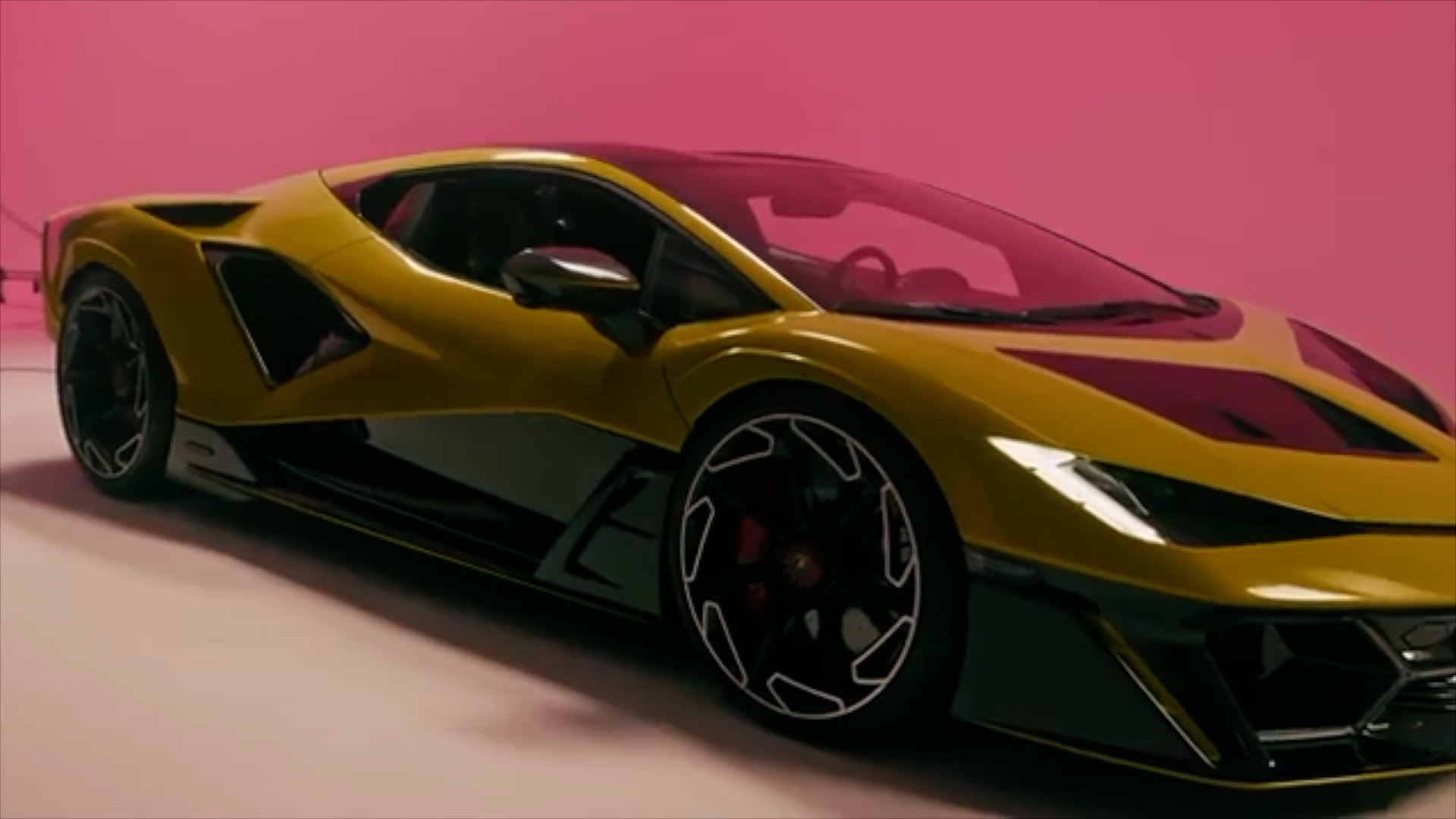 Lamborghini sculpting the soul – incontro tra forme d’arte