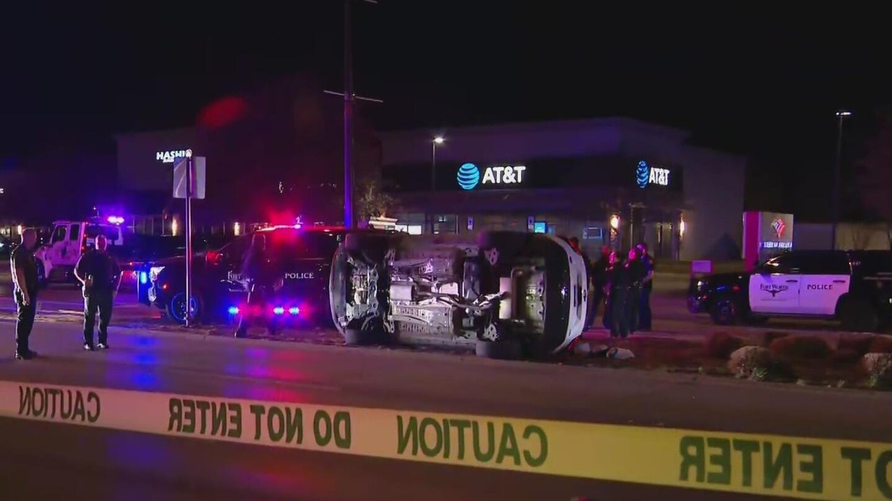 High-speed chase ends in rollover crash in West Fort Worth, suspects ...