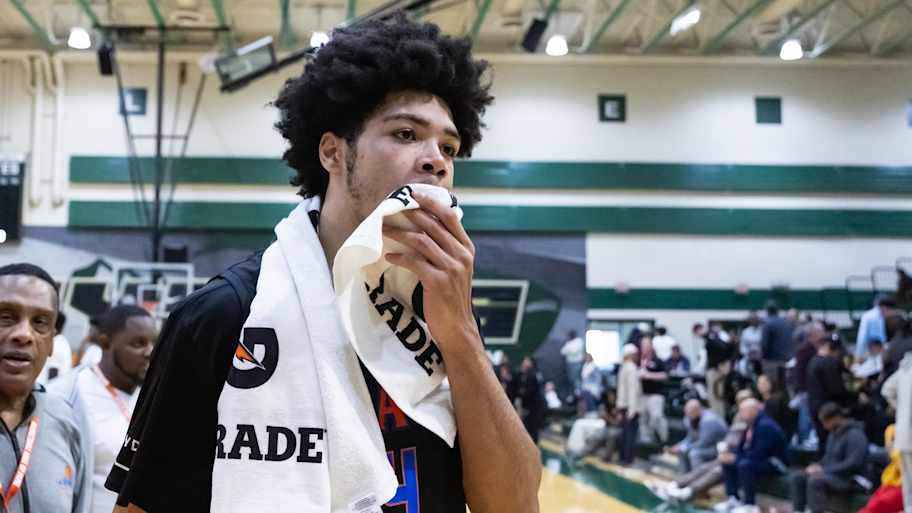 Kansas hits NIL-sized snag in the battle for the No. 1 recruit in class of 2026<br>