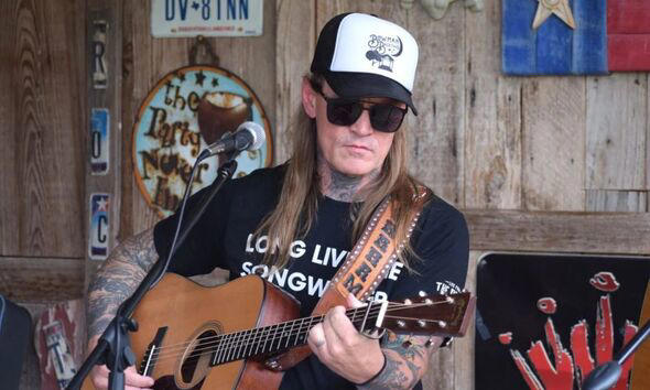 Country star left 'barely alive' with broken neck and back after horror ...