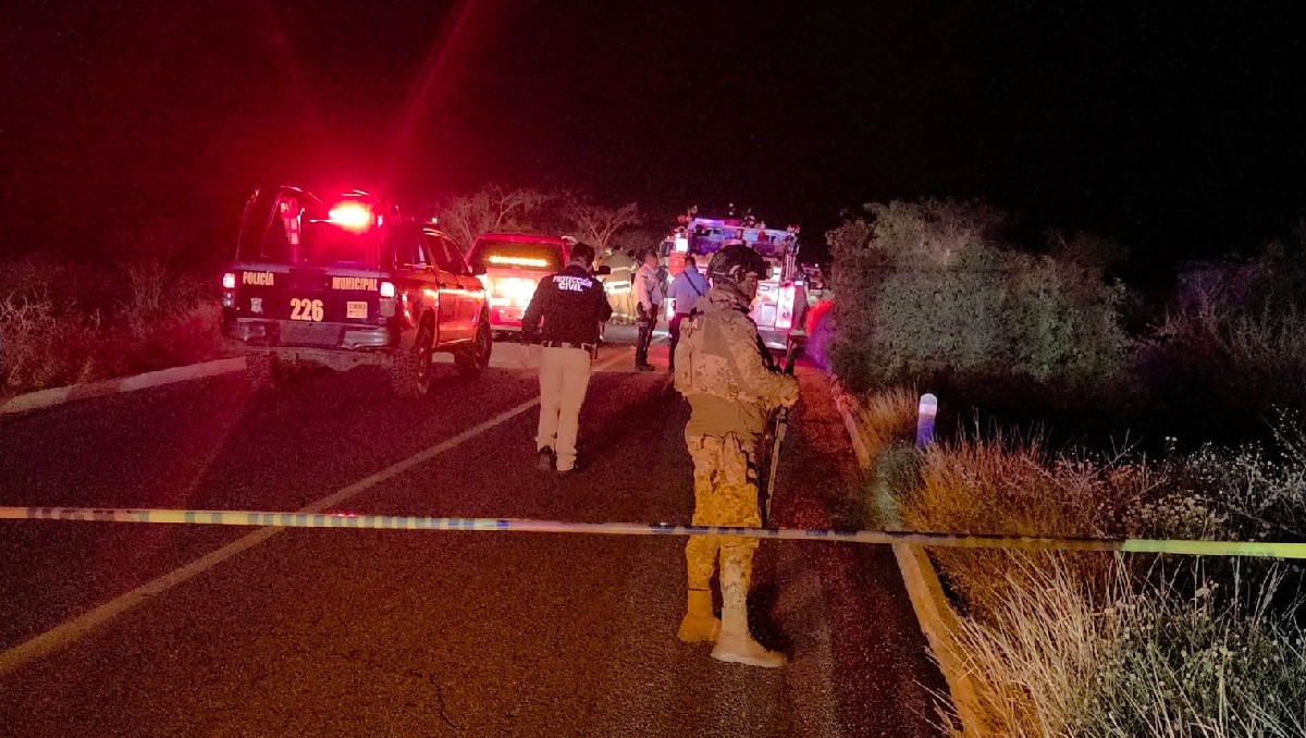 Mueren dos personas tras incendio de vehículo en carretera de Sonora