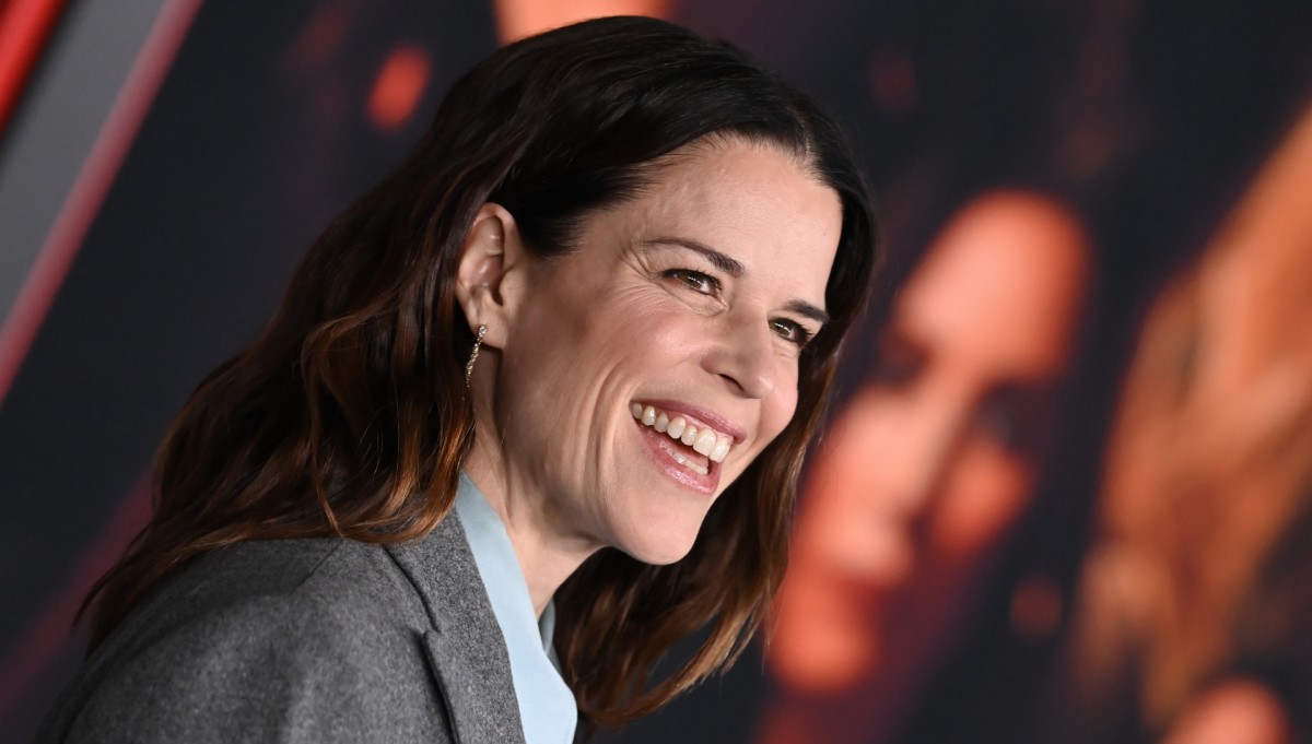 Neve Campbell says Dewey's death in 'Scream' was a mistake, fans agree