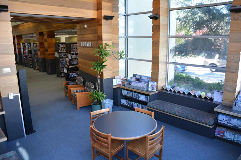 Leonardo DiCaprio is secretly funding an LA library. The computer lab ...