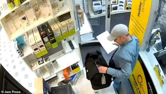 Moment brazen thief steals laptop in seconds as he distracts staff by ...