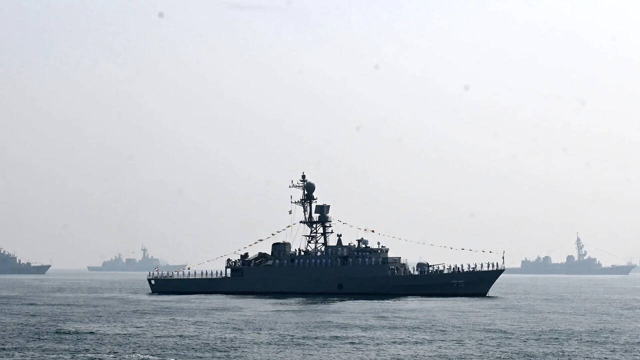 US submarine sinks Iranian warship after naval exercises in India