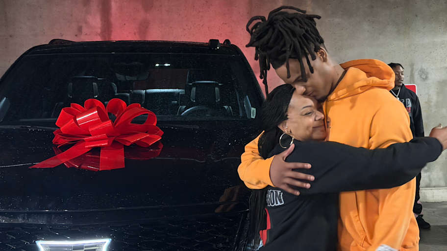 Indiana's Lamar Wilkerson buys mom a new car: 'She means everything to me'