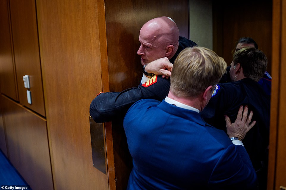 US senator joins Capitol Police to eject screaming ex-Marine protester