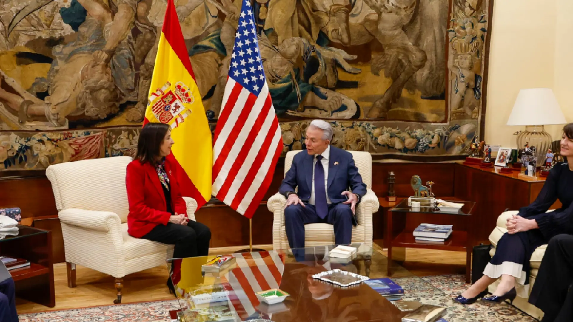 Defensa niega que Robles dijese "estoy con Trump" durante la reunión ...