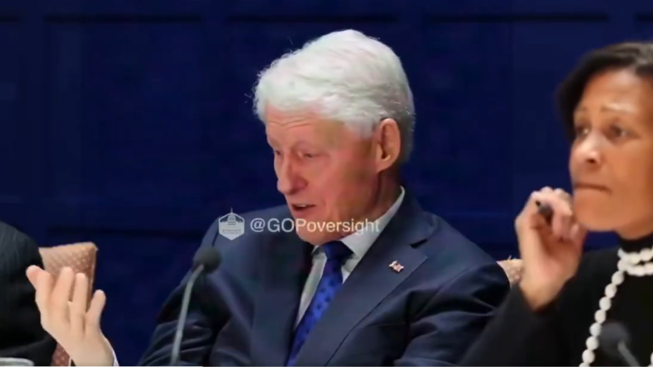 Bill Clinton’s trembling hand sparks Parkinson’s disease health concern
