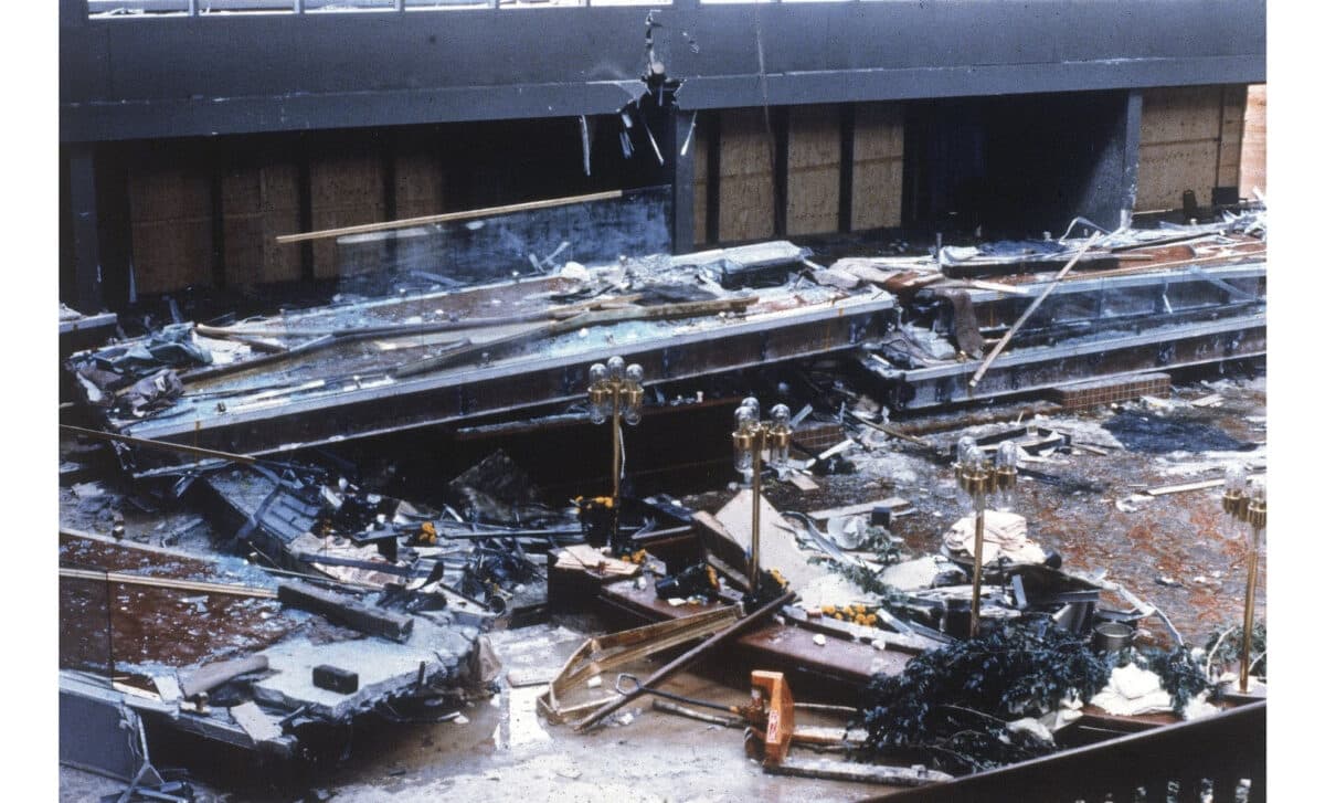 1,500 people were dancing when the floor fell. The story of the ...