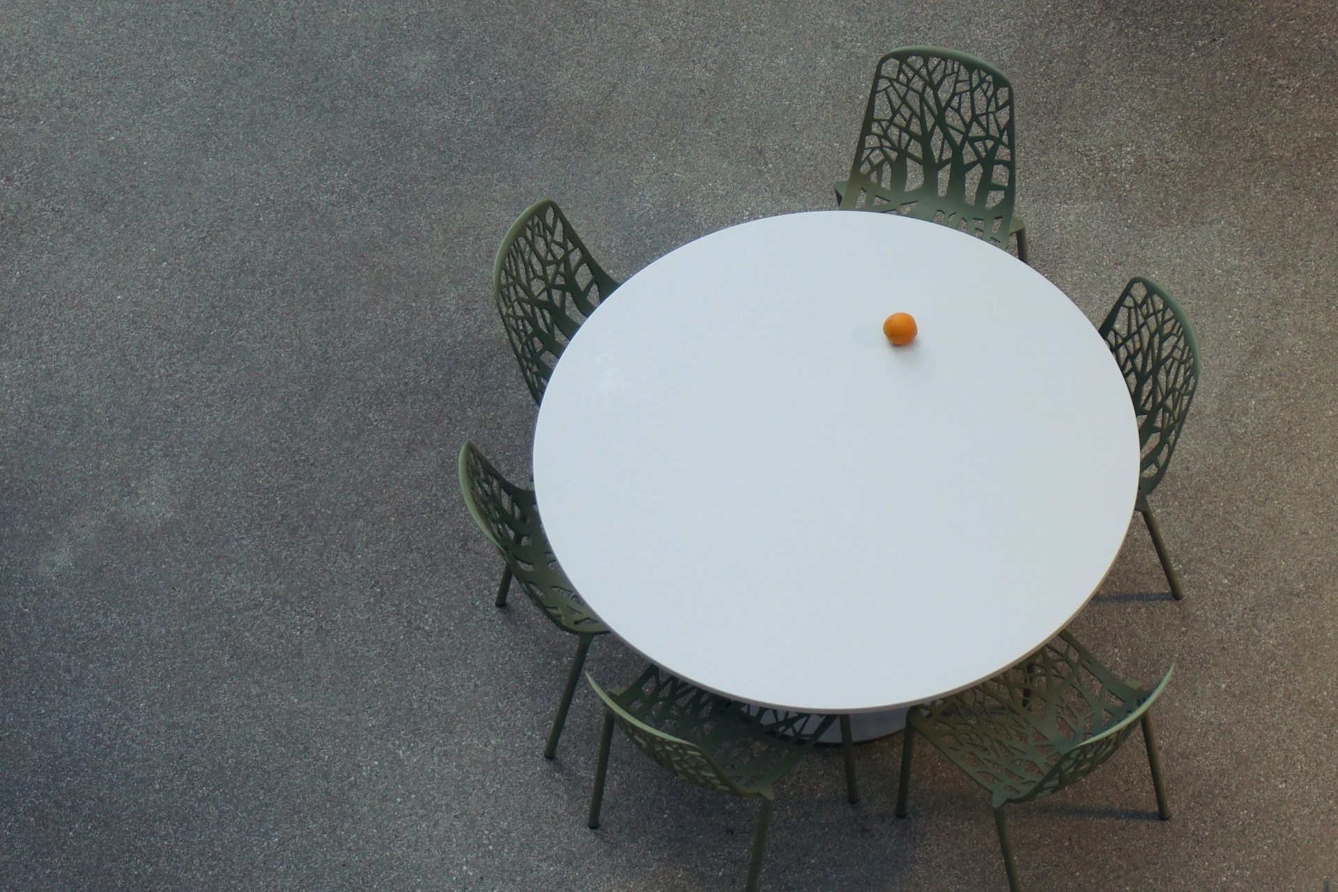 7 super user-friendly kitchen tables and (7 not practical at all)