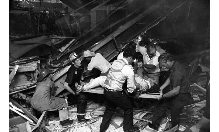 1,500 people were dancing when the floor fell. The story of the ...
