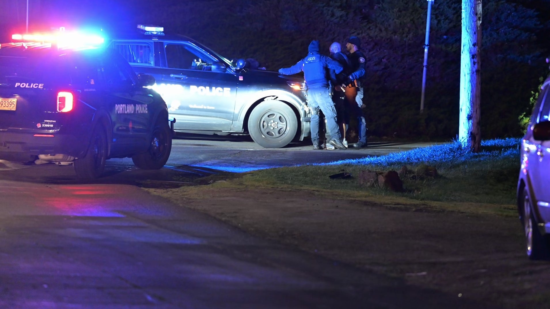 Man arrested after shooting critically injures 1 in NE Portland
