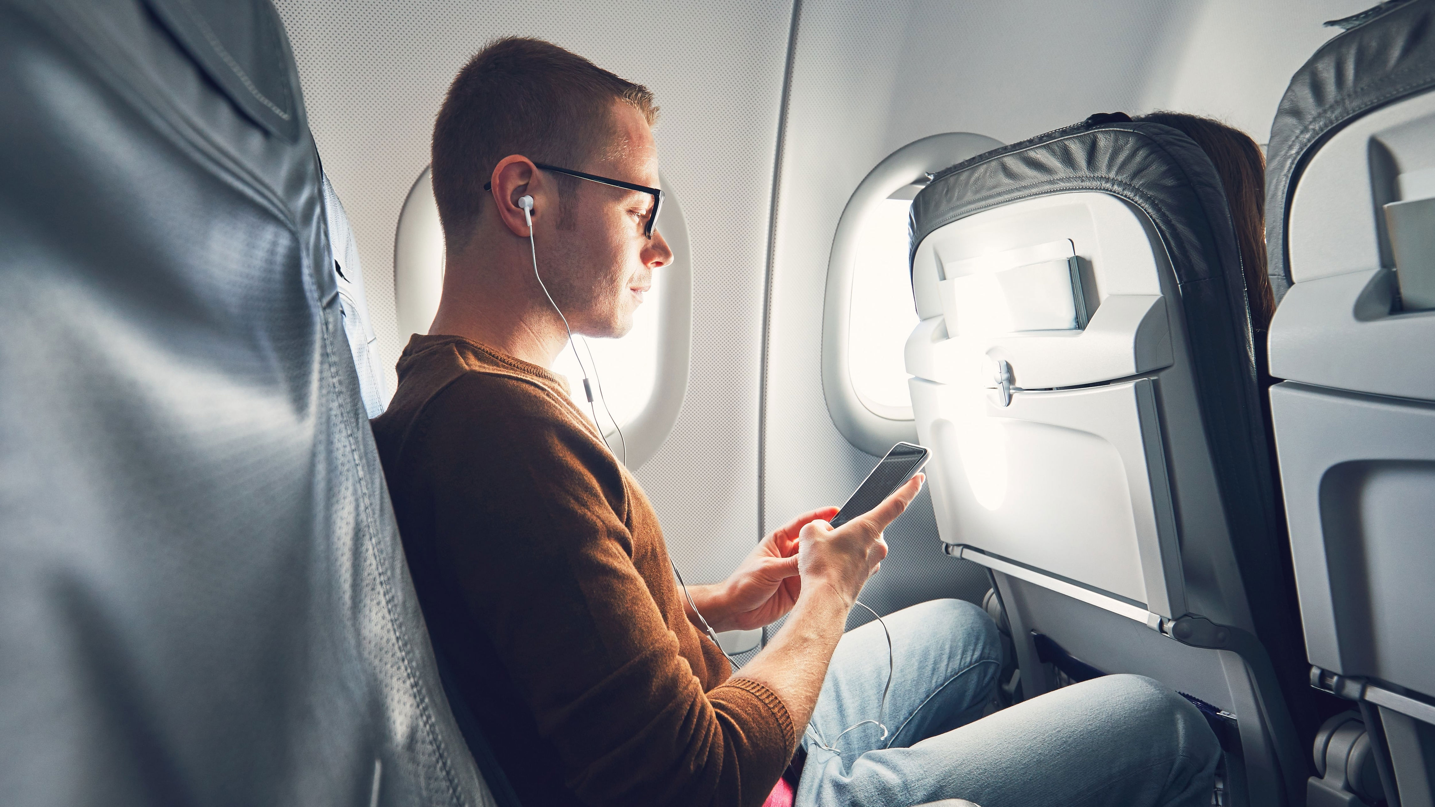 United Airlines to passengers: No headphones, maybe no flight