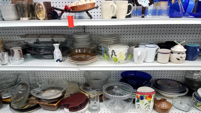 Collectors are always hunting for this vintage pottery brand at the ...