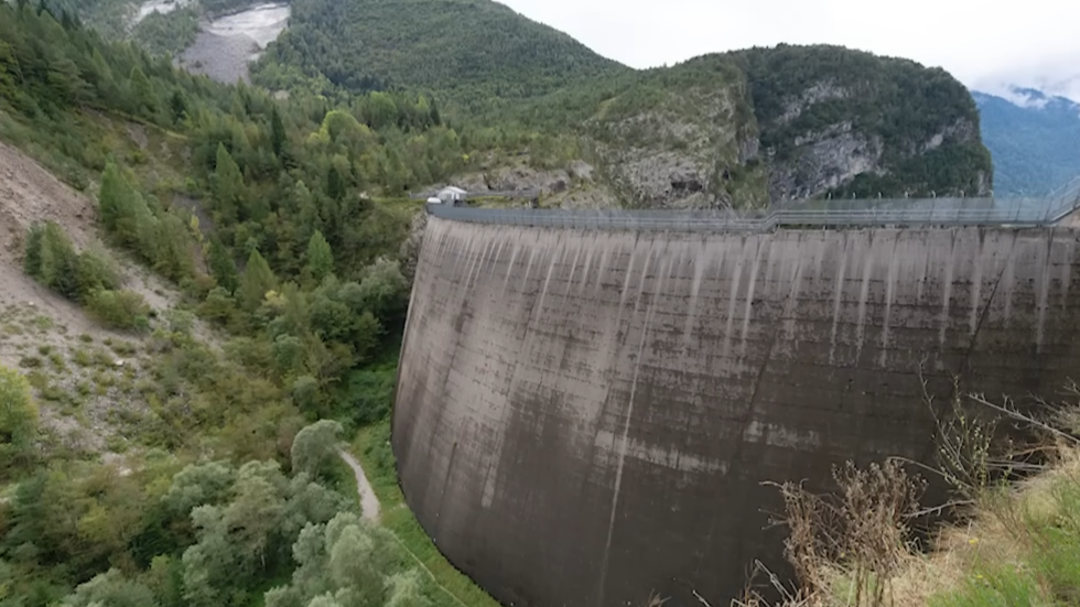 A mountain collapse sent a 245-meter wave over Europe’s tallest dam<br>