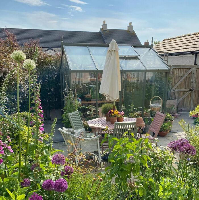 51 backyard ideas for chic outdoors (with budget-friendly options)