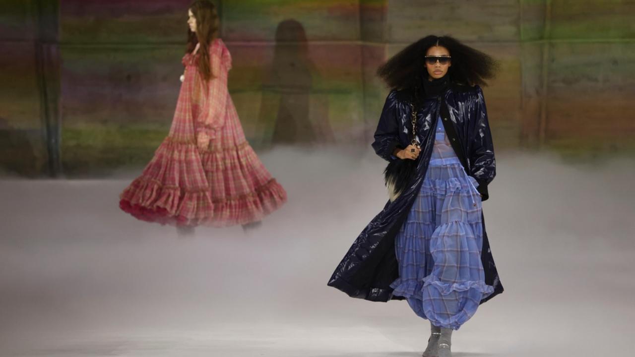 Chloé shows '70s boho reverie