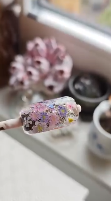 The secrets behind creating intricate glass bead flowers