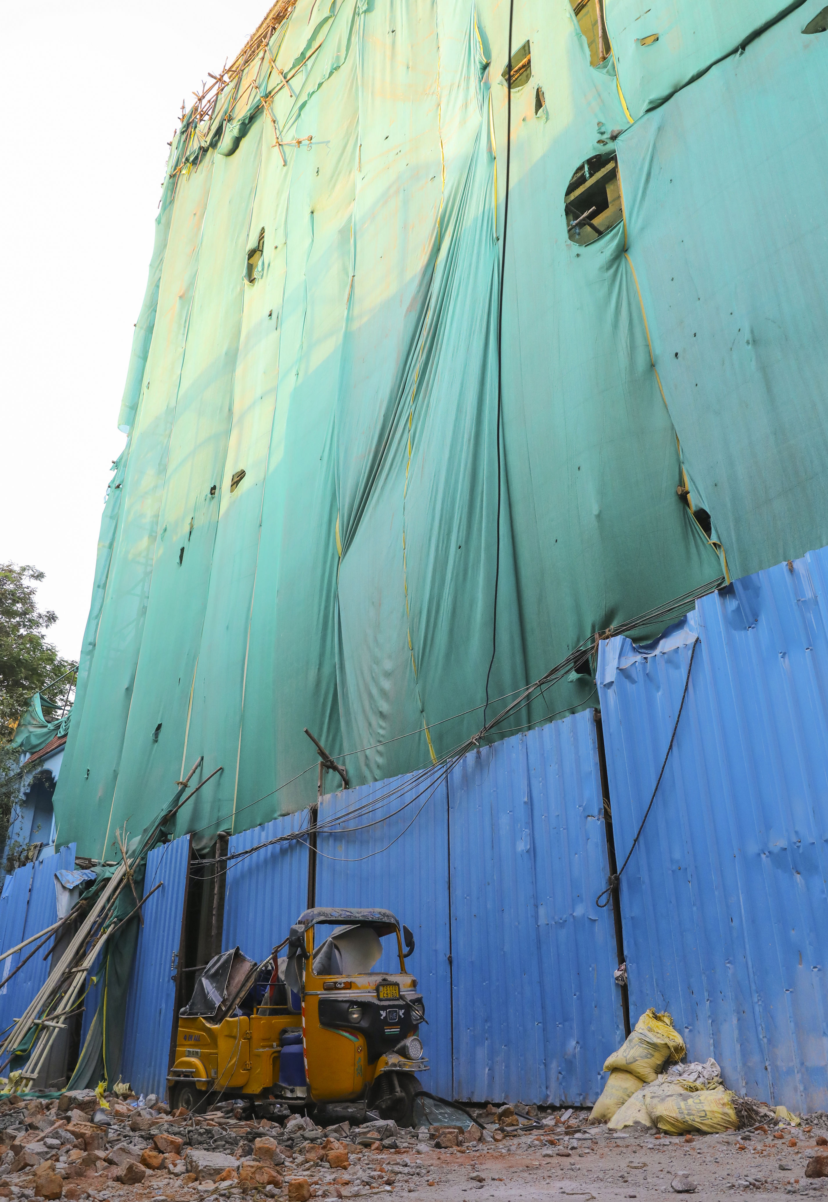 Two workers die, 3 injured after scaffolding collapses at construction ...