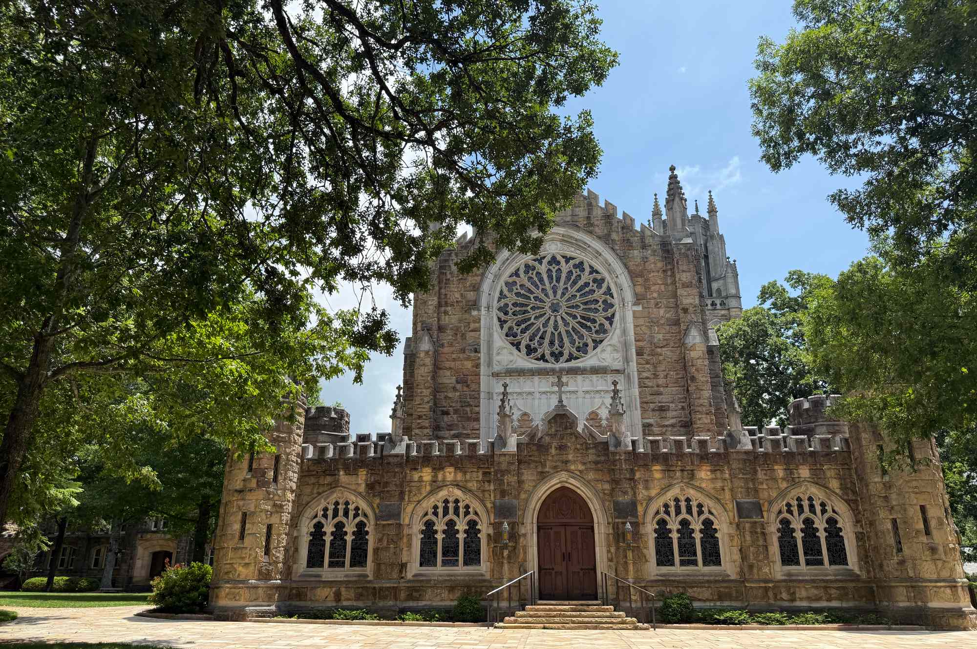 This is the most beautiful college campus in the US.—with mountain ...